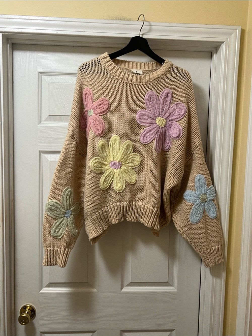 Cream Floral Appliqué Crewneck Sweater - Women